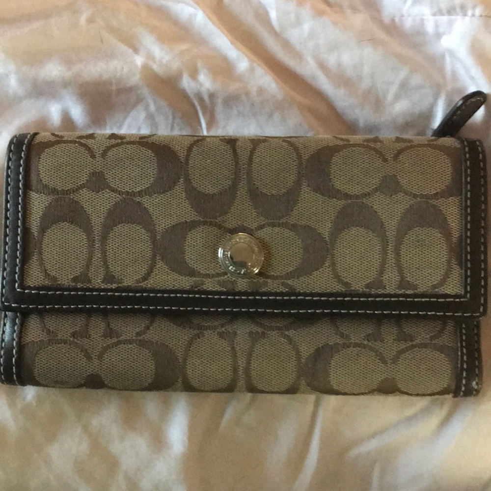 Classic coach Women’s Tri-Fold Wallet